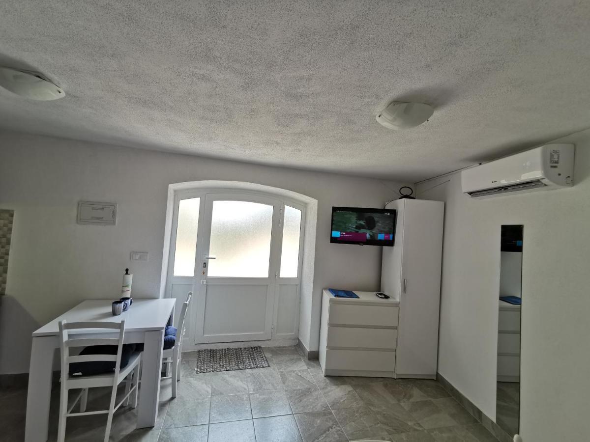 Studio Apartment Mileta Pitve エクステリア 写真