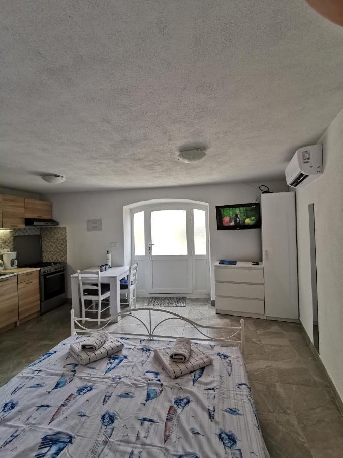 Studio Apartment Mileta Pitve エクステリア 写真
